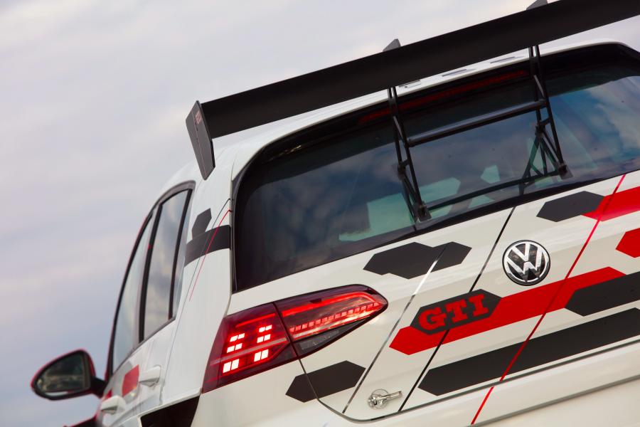 Детали экстерьера Volkswagen Golf GTI TCR (Typ 5G) 2018 года  (фото 12 из 39)